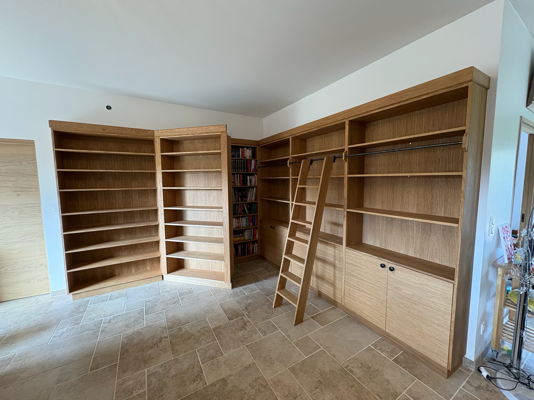 Bibliothèque sur-mesure en chêne massif - Bois d'Aumont